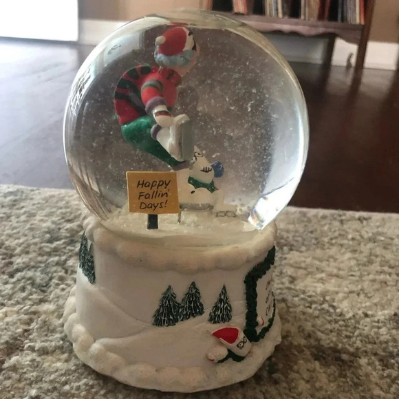 J. Wagner Maxine singing and skating snow globe - Picture 2 of 4